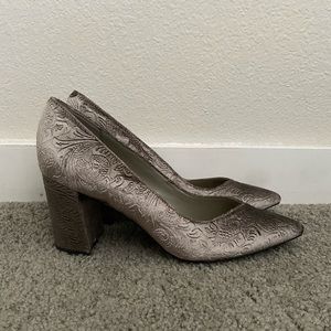 New, never worn Marc Fisher pumps